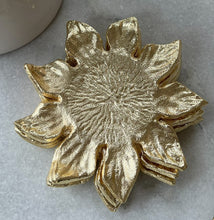 Load image into Gallery viewer, Set of 4 Gold Flower Shaped Coaster